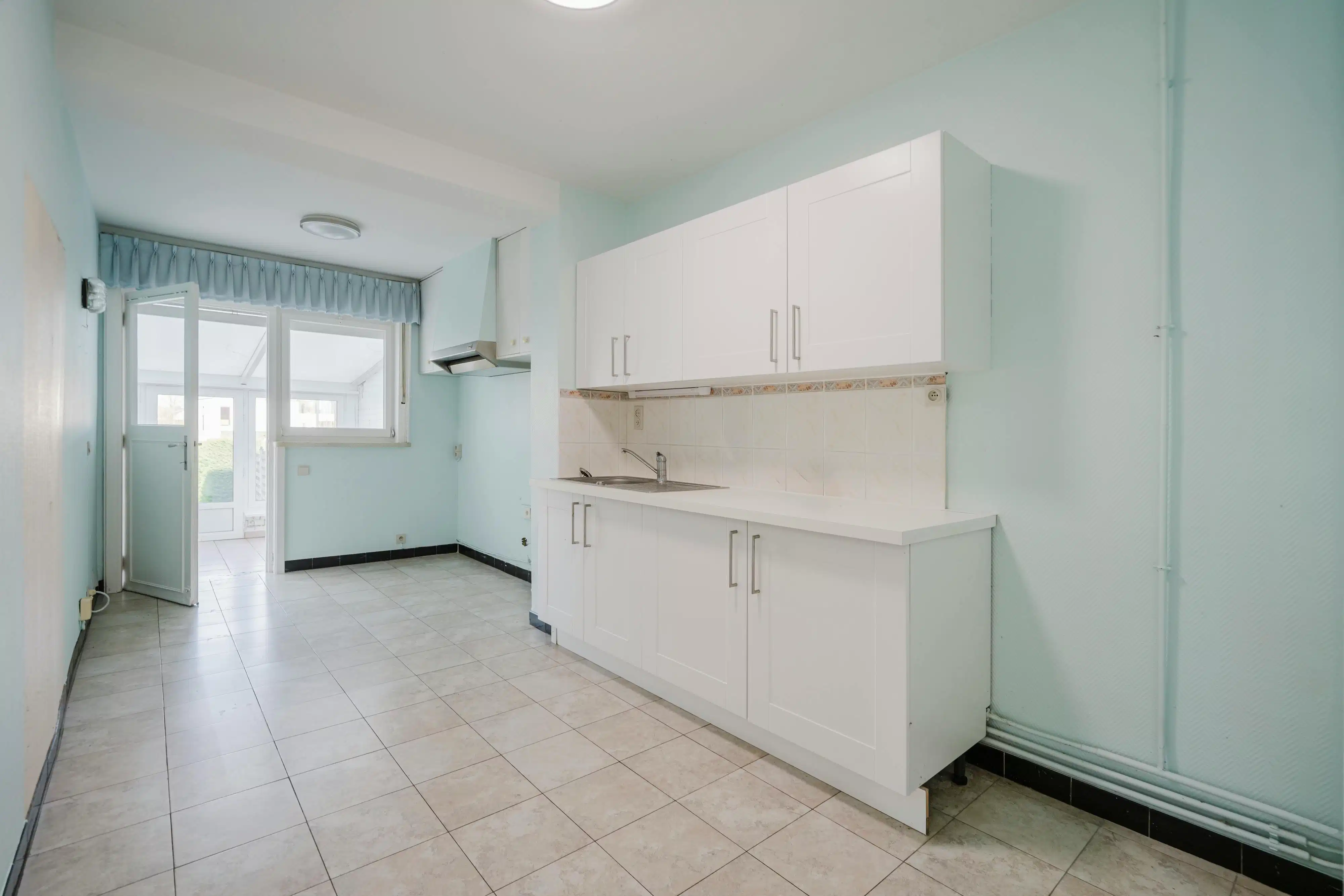 Te renoveren huis te koop met grote tuin, 3 slpk en garage foto 11