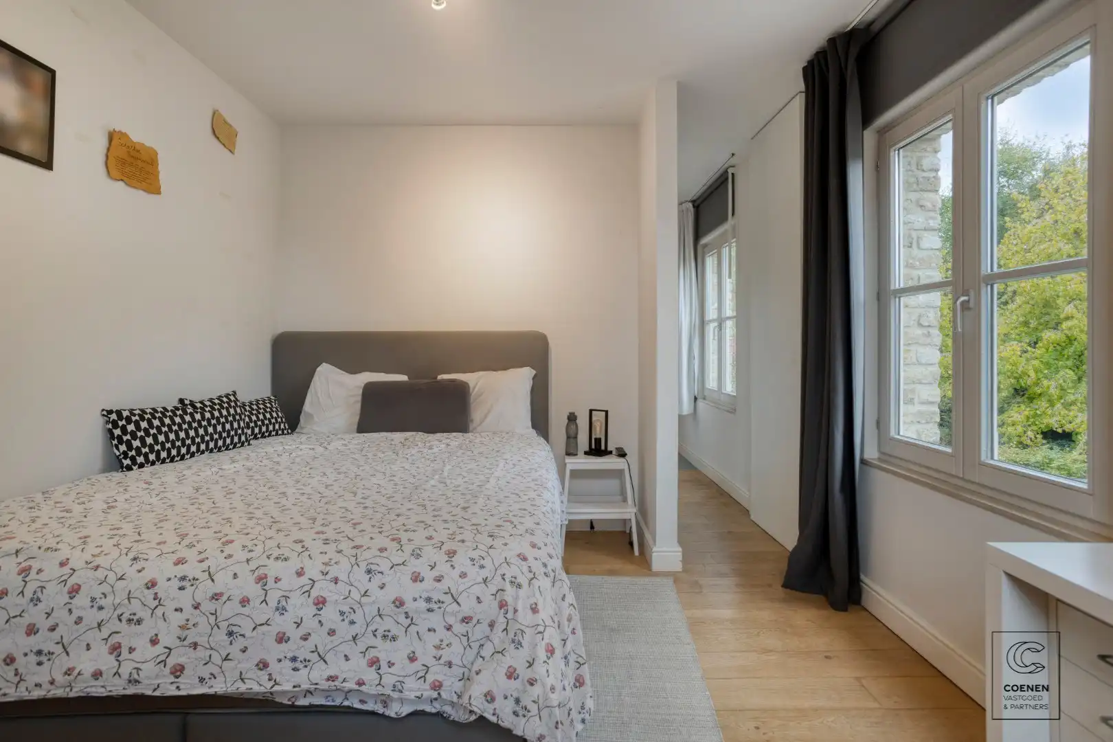 Prachtige woning met een bew. opp. van 302 m², 6 slpk, 3 bk en prachtige tuin met zwembad  foto 18