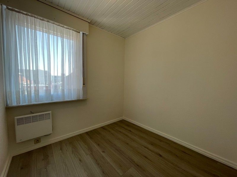 Gerenoveerd duplex appartement nabij centrum Roeselare! foto 12