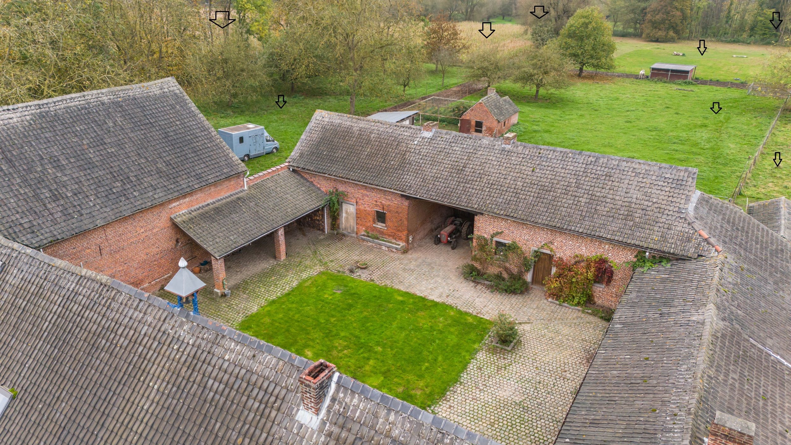 Charmante, authentieke vierkantshoeve op +/-3h 66a foto 4