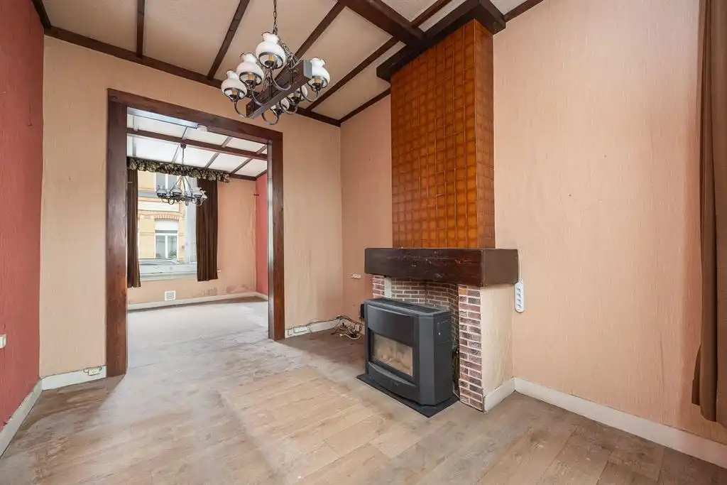 Te renoveren woning met authentieke elementen foto 3