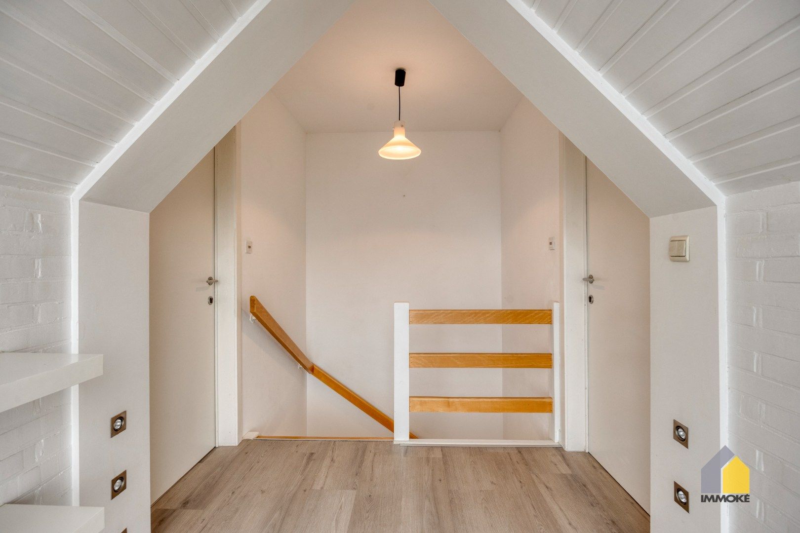 Modern appartement met 2 slpks en parking. foto 22