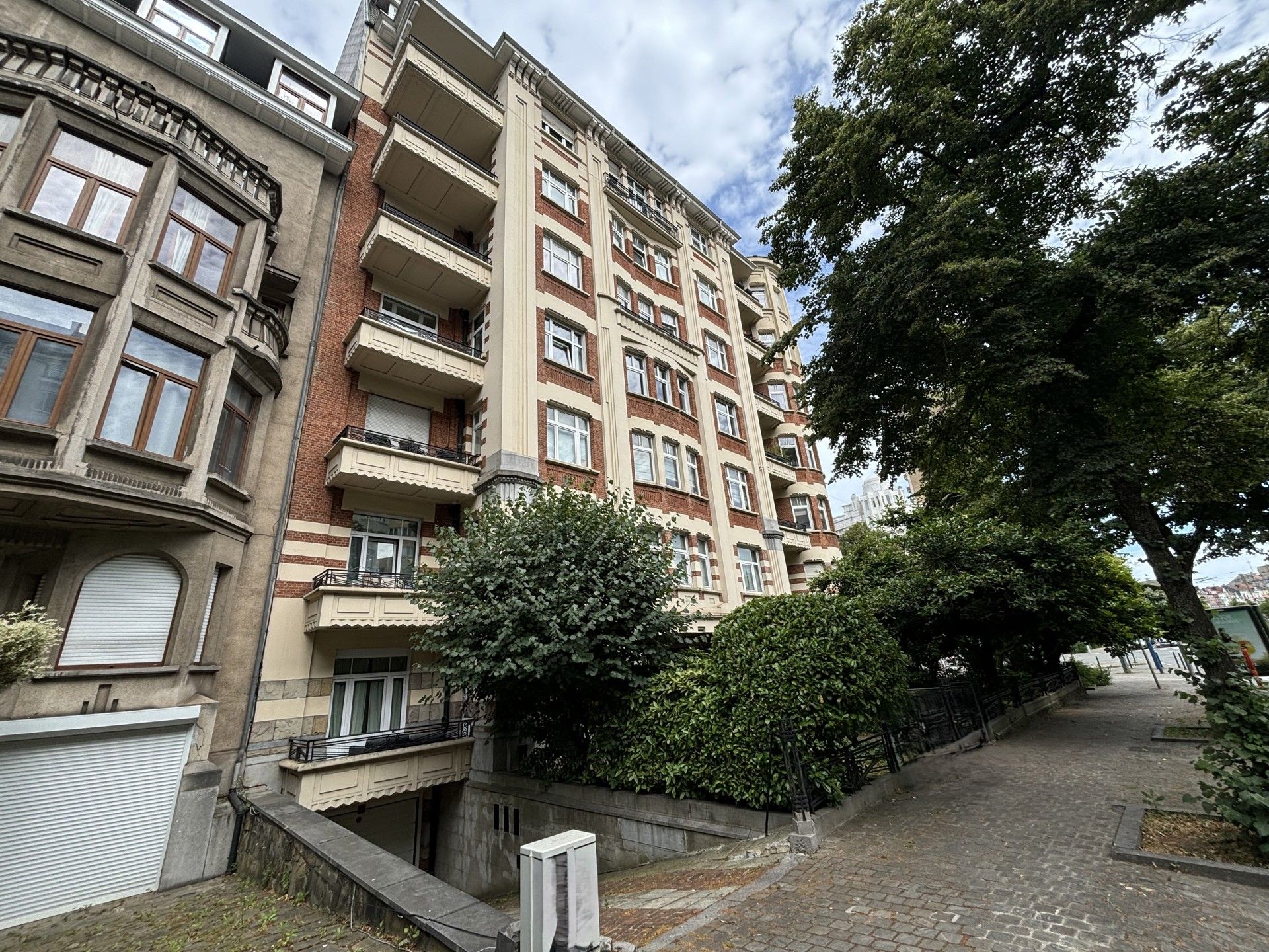 Elsene, prestigieuze gemeubelde flat 2 slaapkamers + bureau foto 22