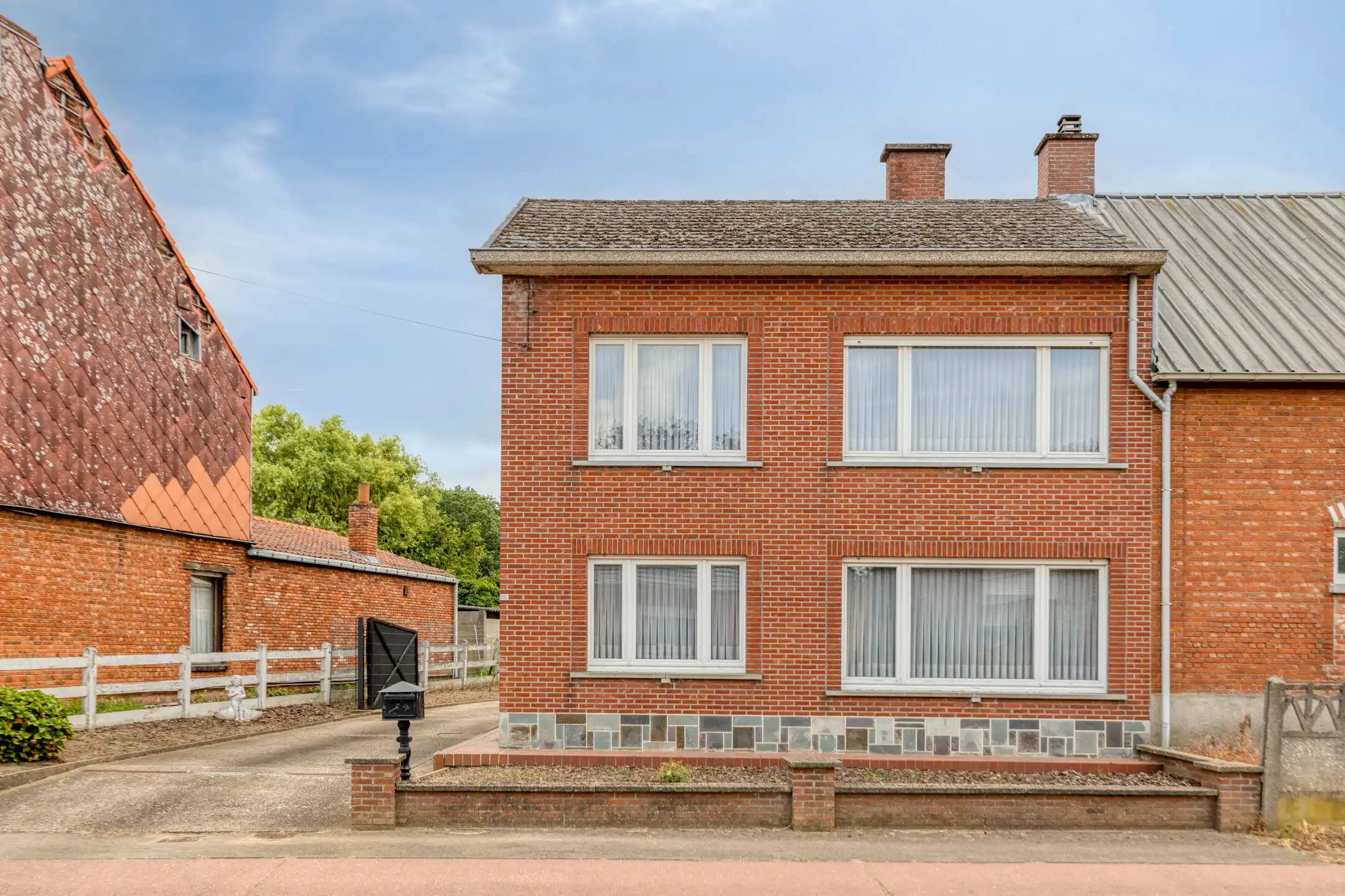 Te renoveren woning met 3 slaapkamers op 11are foto 2