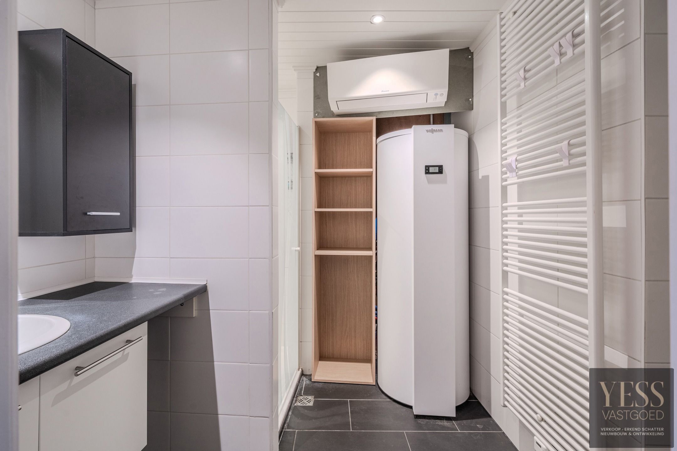 Instapklaar gelijkvloers appartement met terras/tuintje foto 13