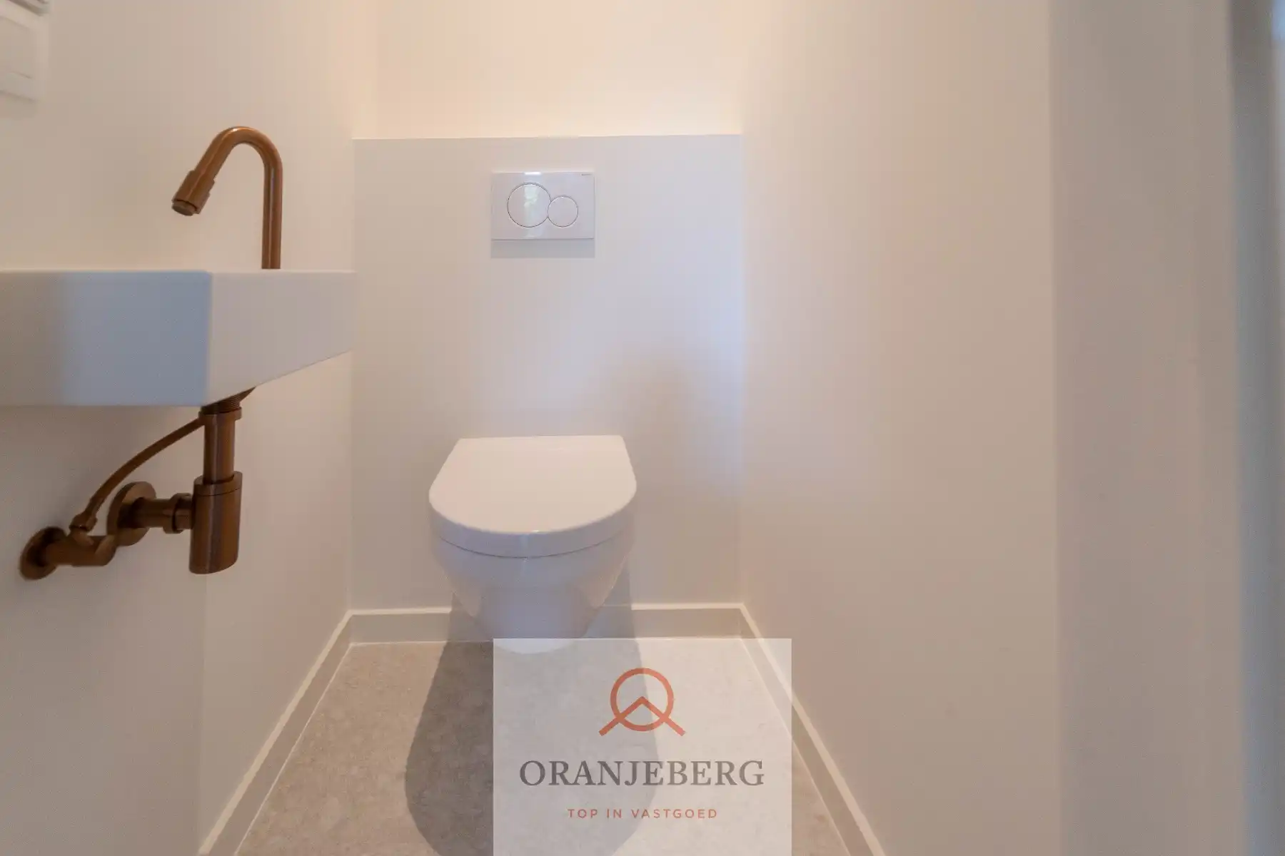 Lichtrijke gerenoveerde woning foto 19