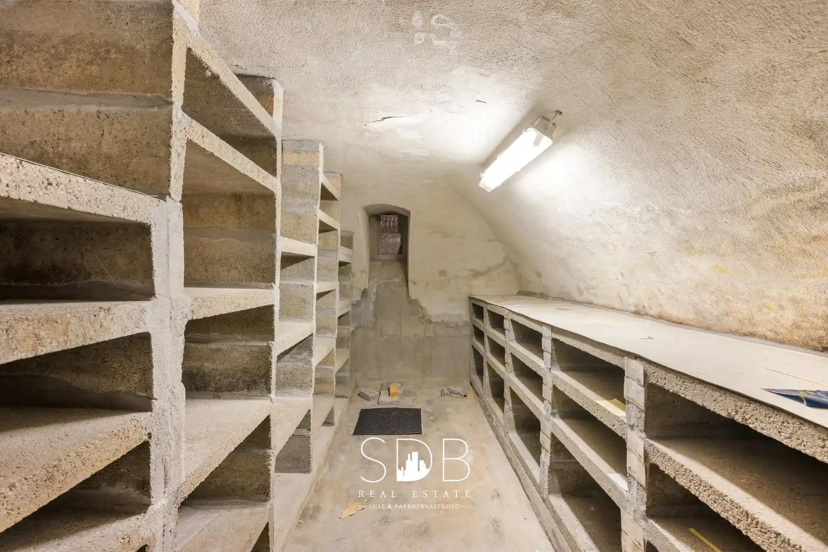 Hedendaagse villa met gezinstuin en graslanden op 7.496m² foto 26