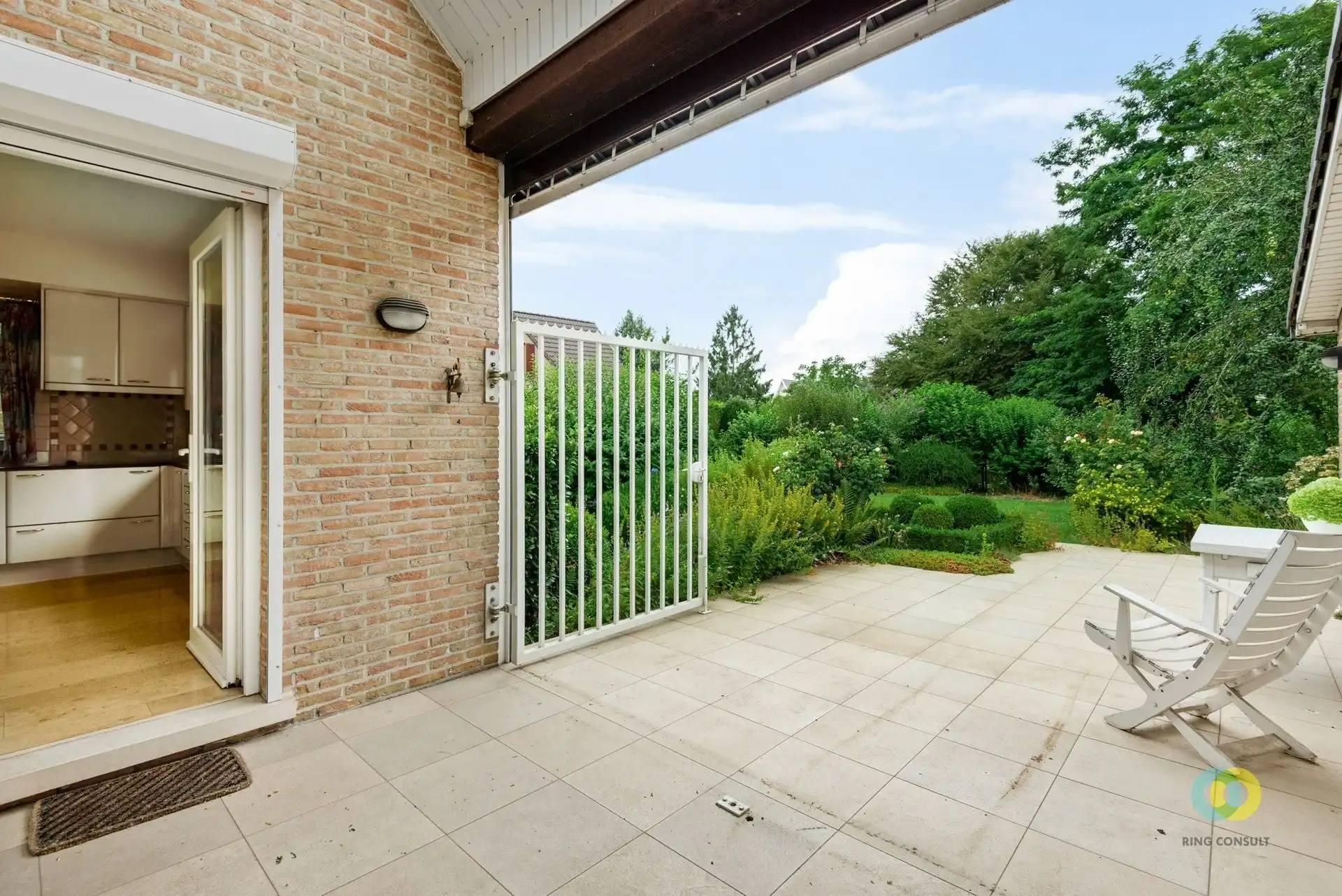 Ruime villa op mooi perceel foto 10
