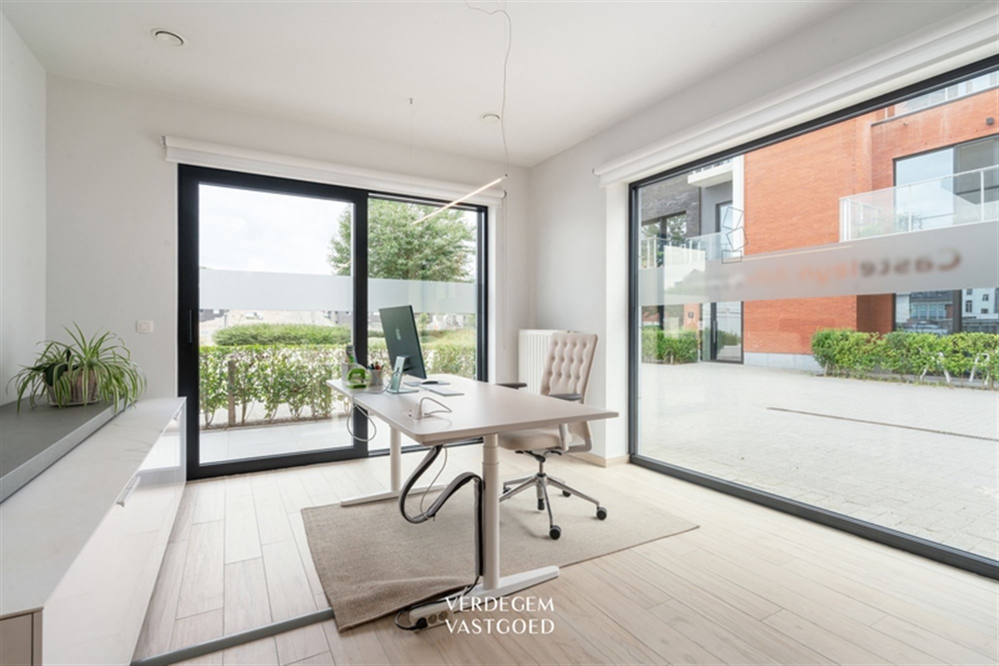 Instapklaar gelijkvloers appartement met ondergrondse autostaanplaats in rustige omgeving foto 3