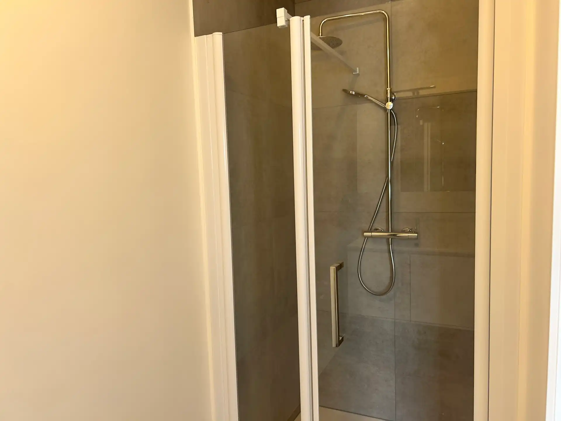 Appartement met 1 slaapkamer in het mooie Sledderlo, Genk. foto 13