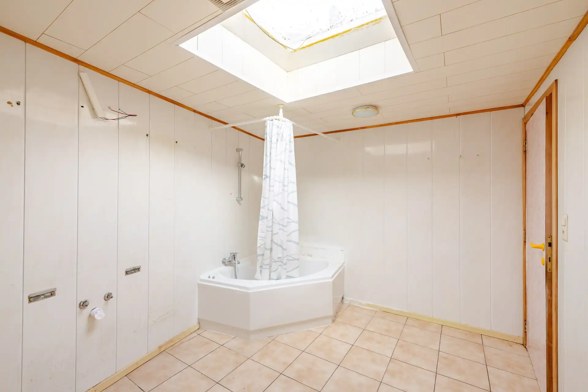 Gunstig gelegen op te frissen woning te Lede foto 13