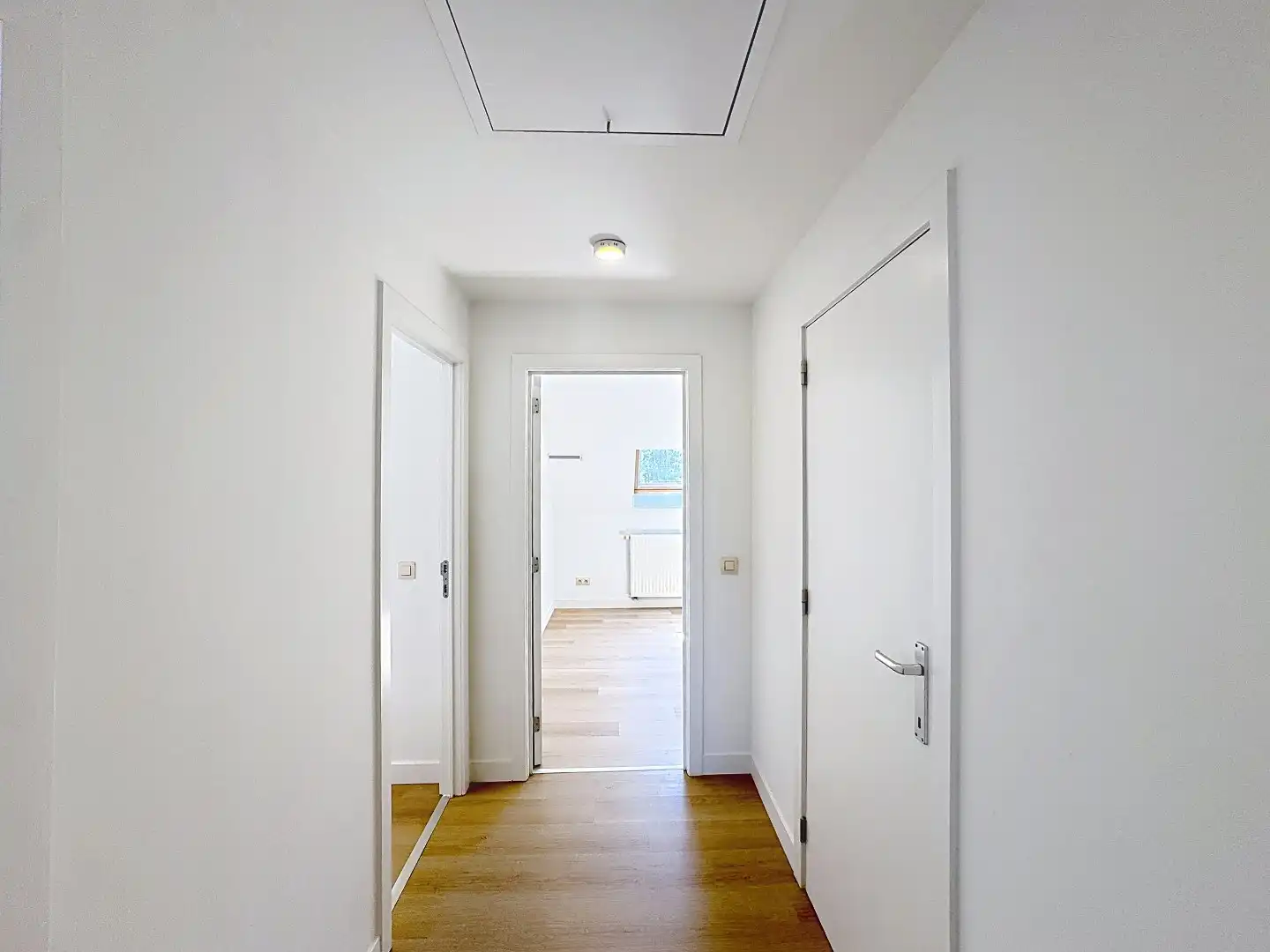Instapklare woning met 3 slaapkamers, tuin en 2 privatieve parkeerplaatsen foto 10