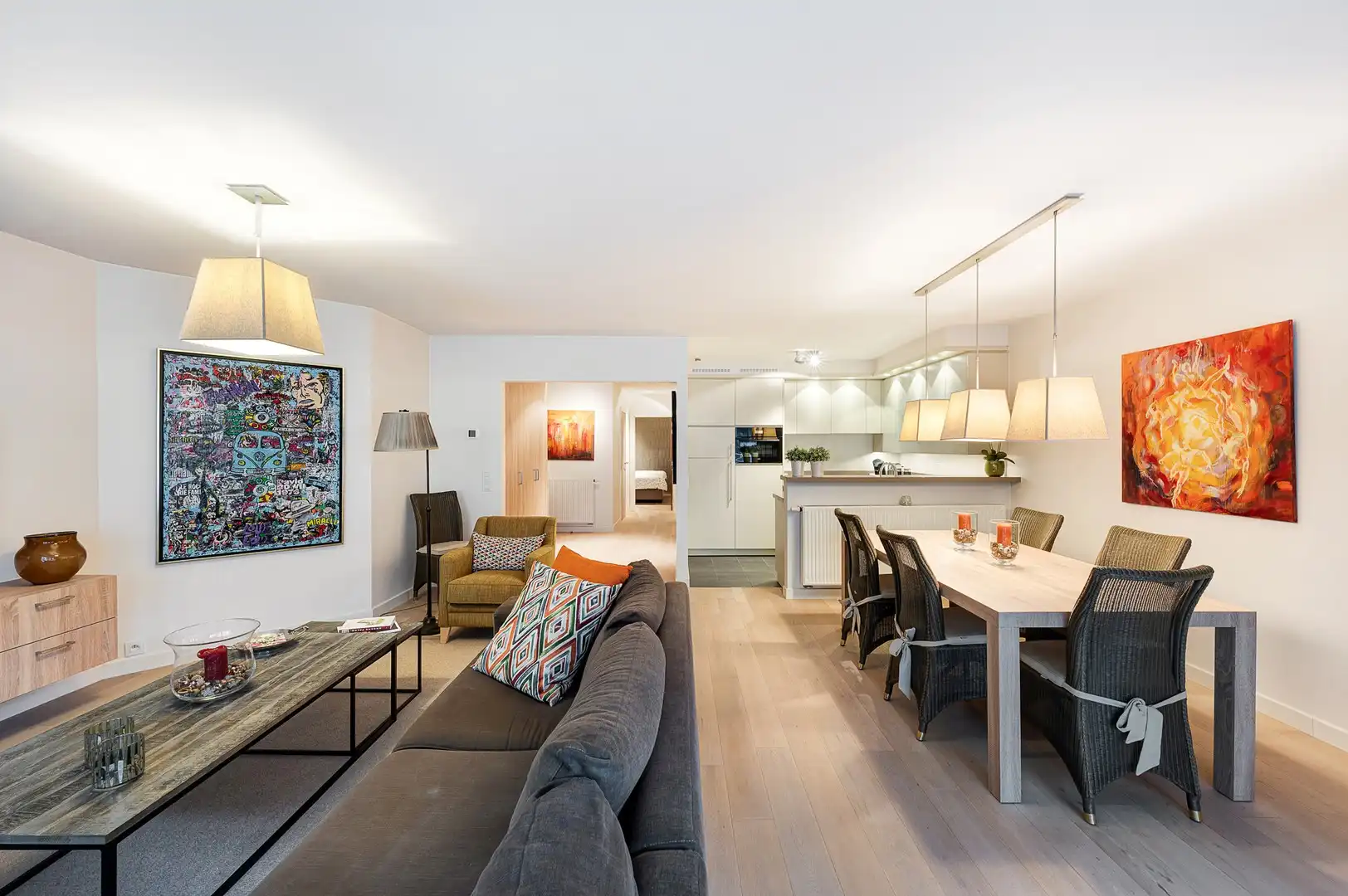 Lichtrijk appartement van 100 m² met terras, gelegen in de Koningslaan. foto 2