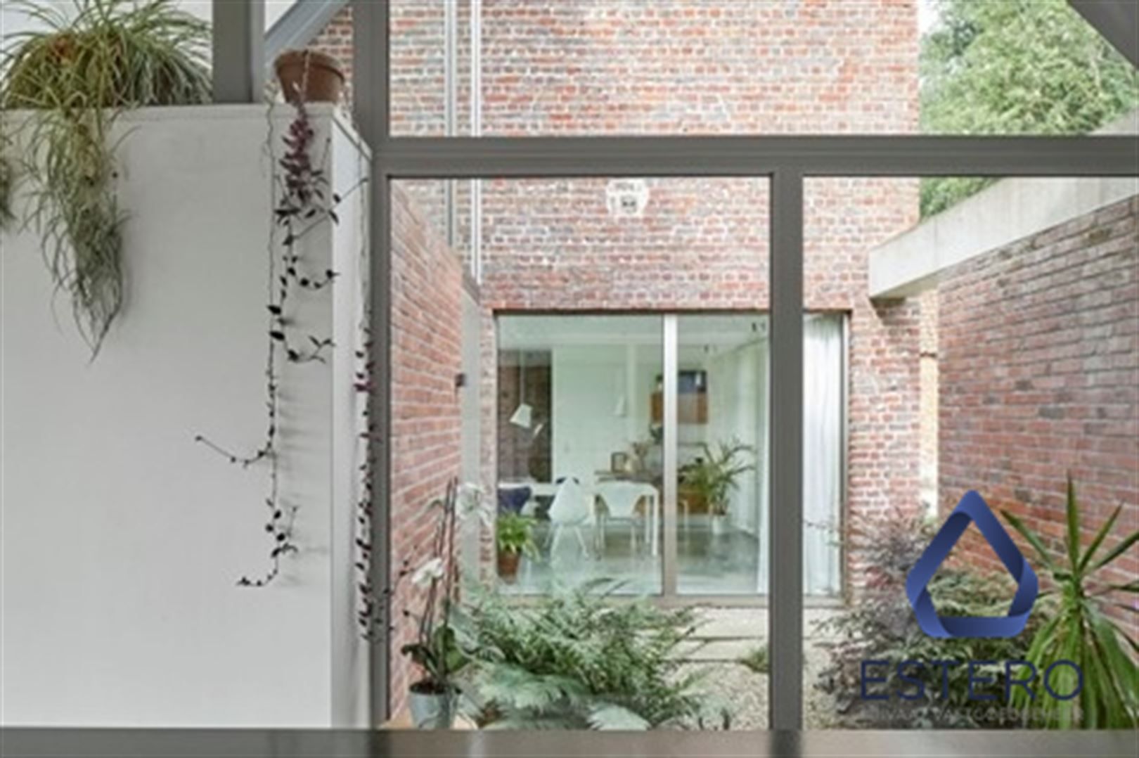 Architecturale topper in doodlopende straat foto 17