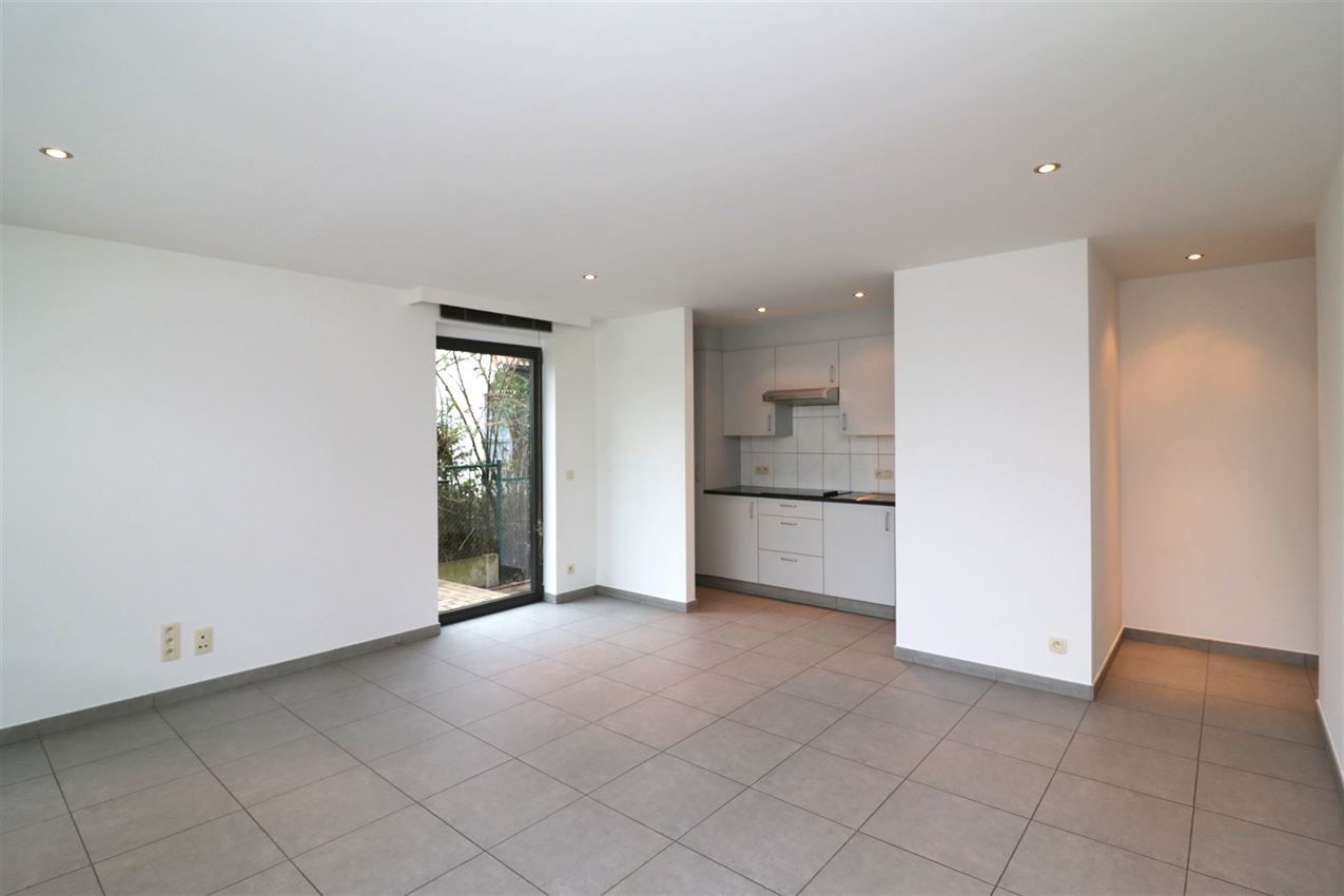 Gelijkvloers app met 1 slpk, terras, nabij station foto 23