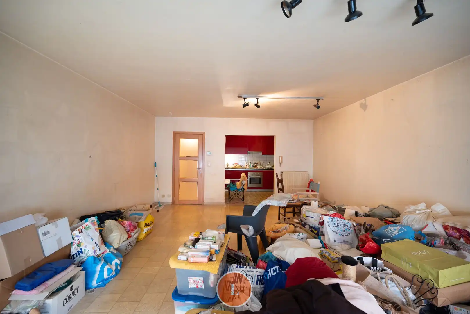 Opbrengsteigendom op het gelijkvloers 2 slaapkamer en garage in Roeselare. foto 3