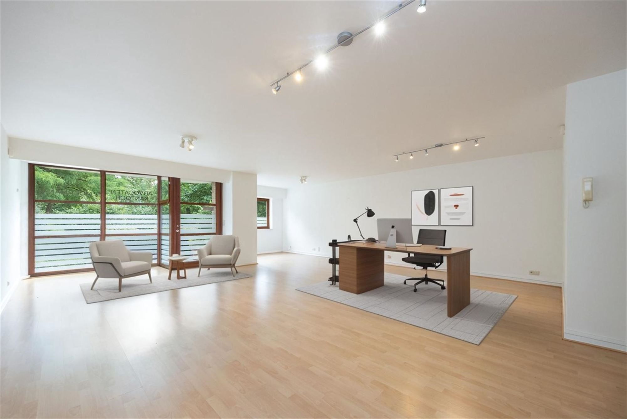 Instapklaar kantoor in het centrum van Schoten foto {{pictureIndex}}