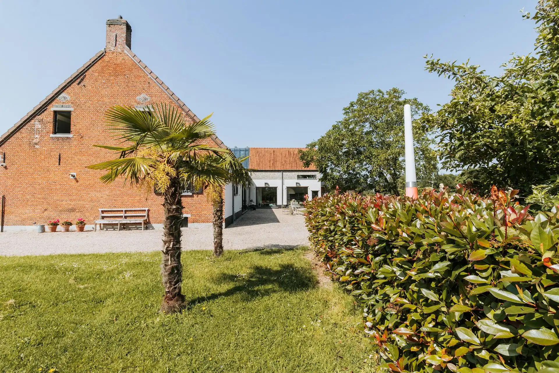 Uniek landgoed met hoeve, atelier, gastenverblijf en stallen foto 2