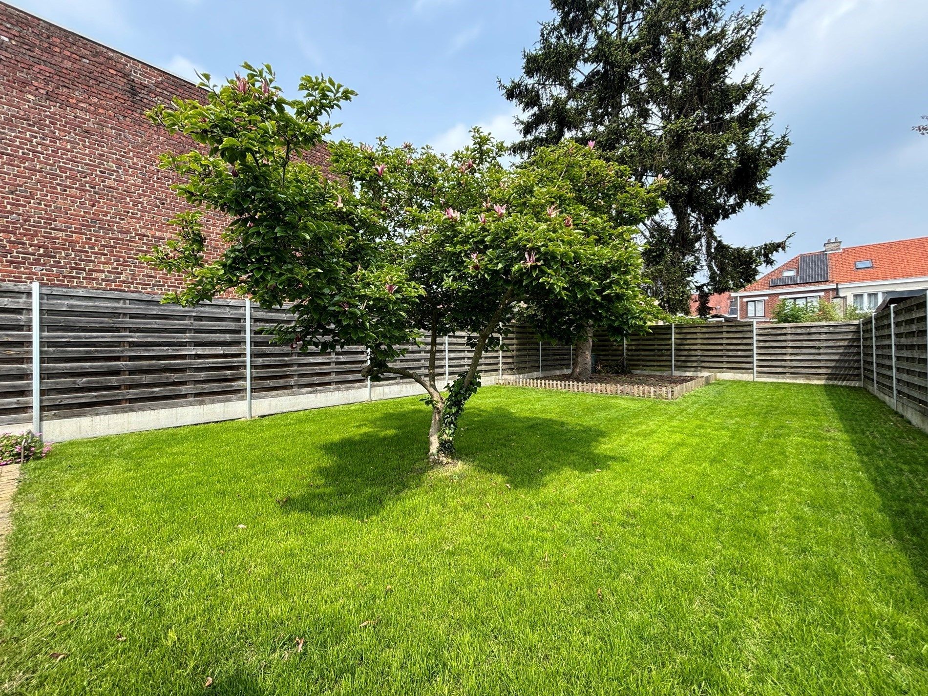 Grote halfopen woonst met garage  foto 12