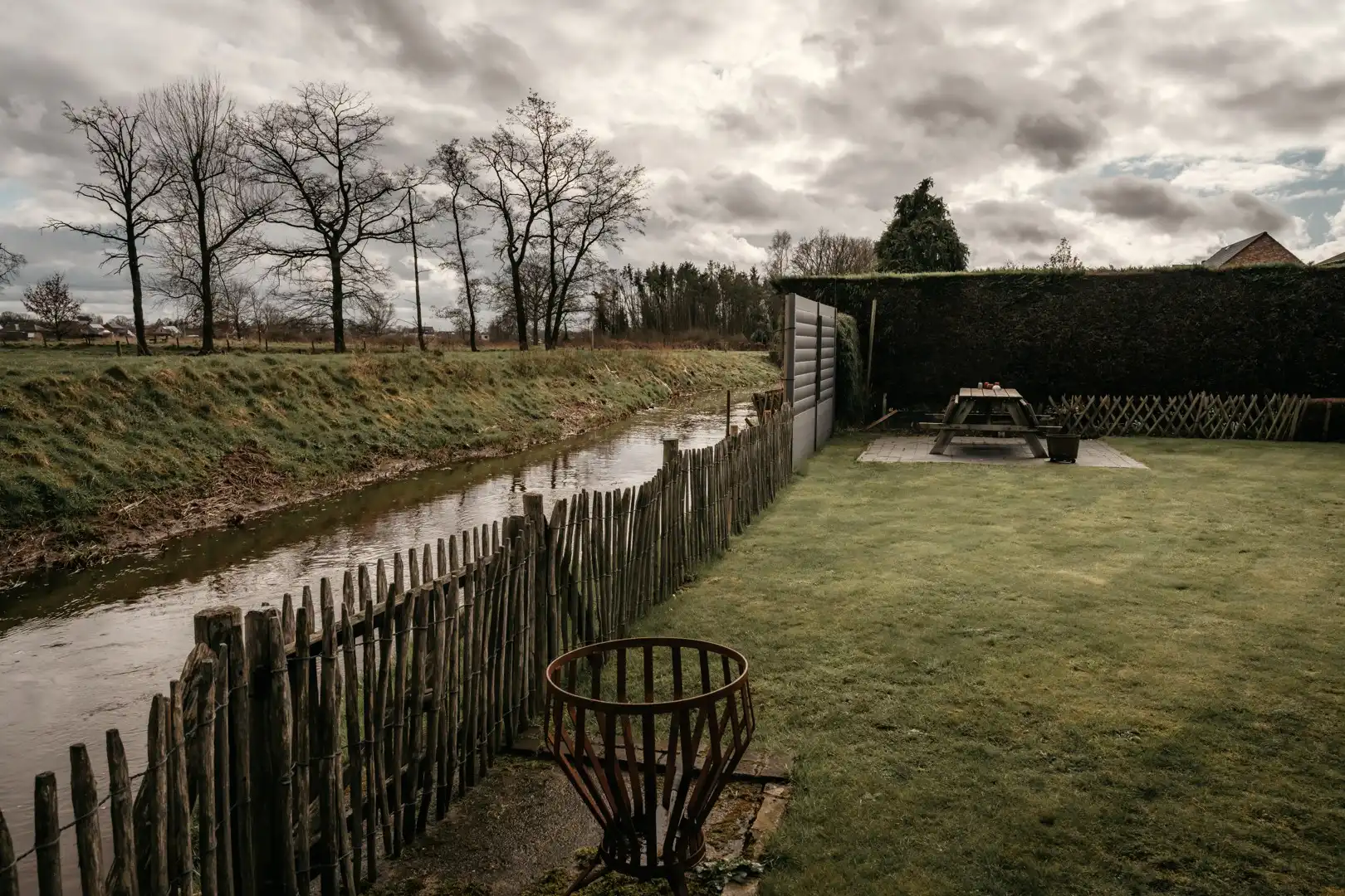 Gezellige instapklare woning met 3 slaapkamers en ruime tuin met prachtig zicht te Pelt. foto 28