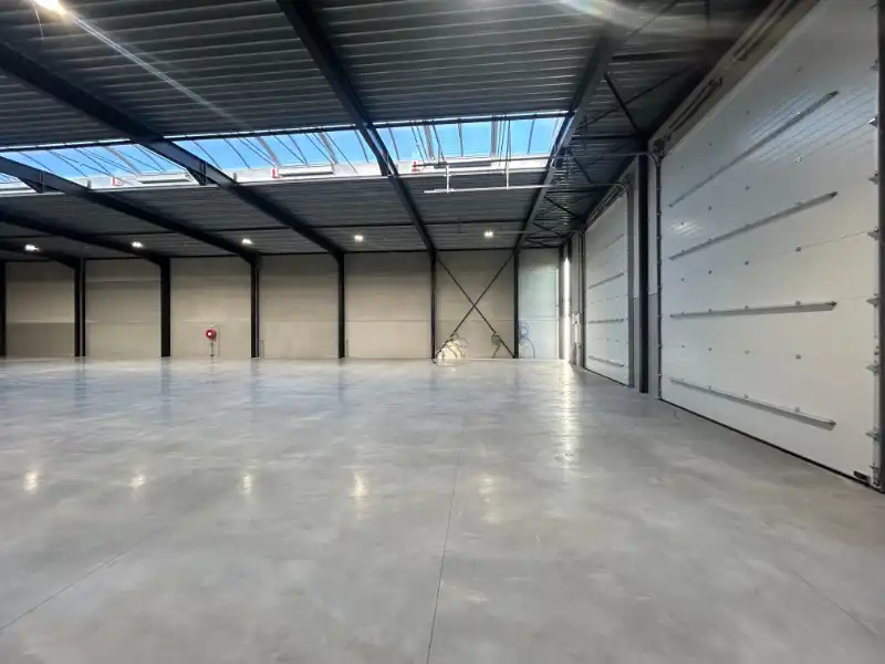Nieuwbouw KMO-unit van 886 m² – topligging Deinze Noord foto 6