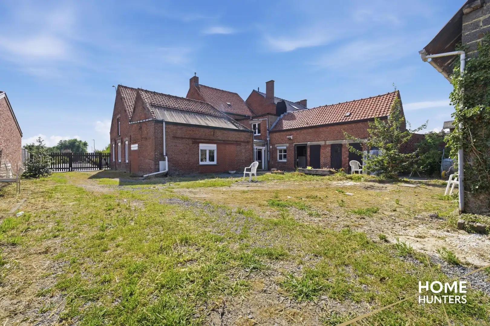 Veelzijdige eigendom met te renoveren woning en twee ruime loodsen in Langemark foto 21