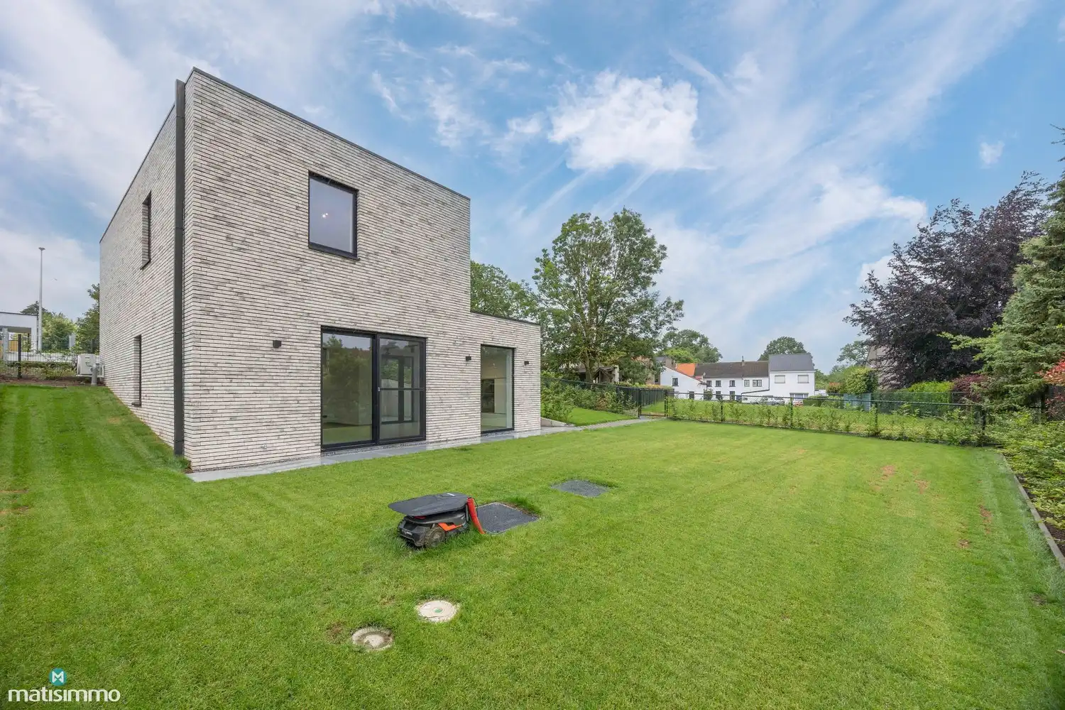 HOOGWAARDIG AFGEWERKTE NIEUWBOUWWONING MET DRIE SLAAPKAMERS EN TUIN (INCLUSIEF TUINONDERHOUD) TE RIEMST foto 26
