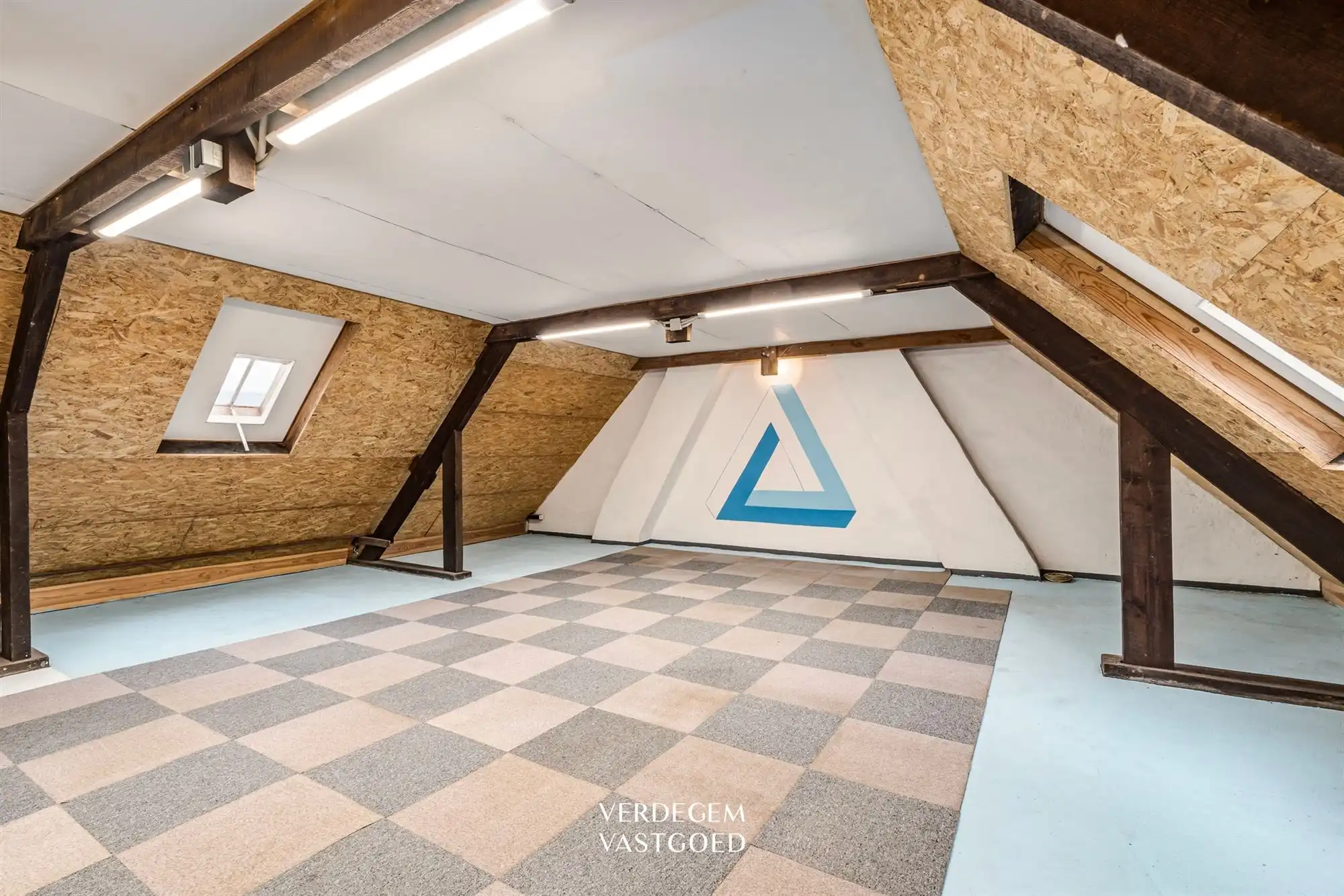 Degelijke gezinswoning met 3+2 slaapkamers, inpandige garage en tuin foto 13