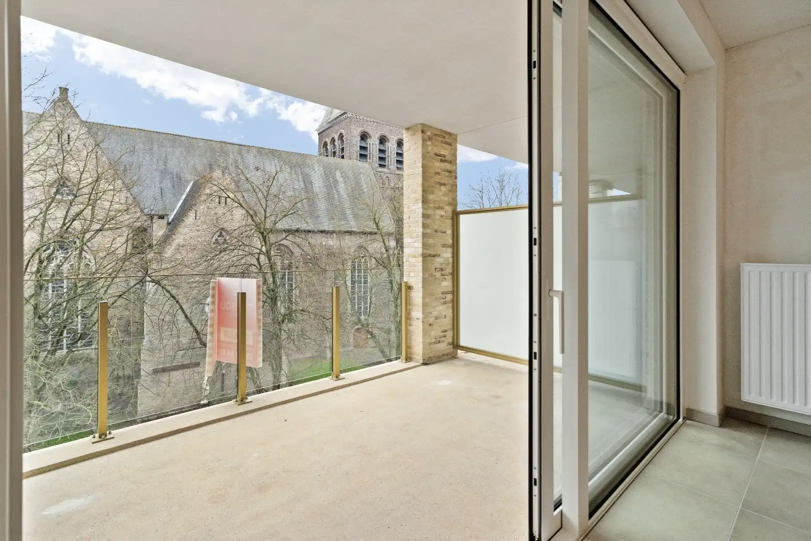 Ruim en energiezuinig 2-slaapkamerappartement met twee terrassen in centrum Ieper! foto 11