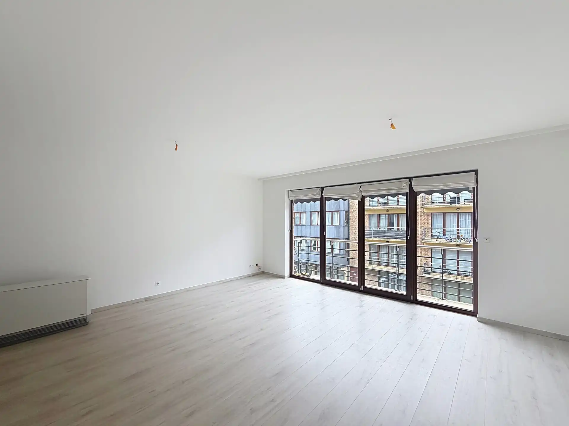 Gerenoveerd appartement met 2 slaapkamers + parkeerplaats foto 2