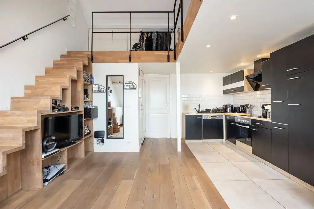Gerenoveerd appartement met mezzanine foto 9