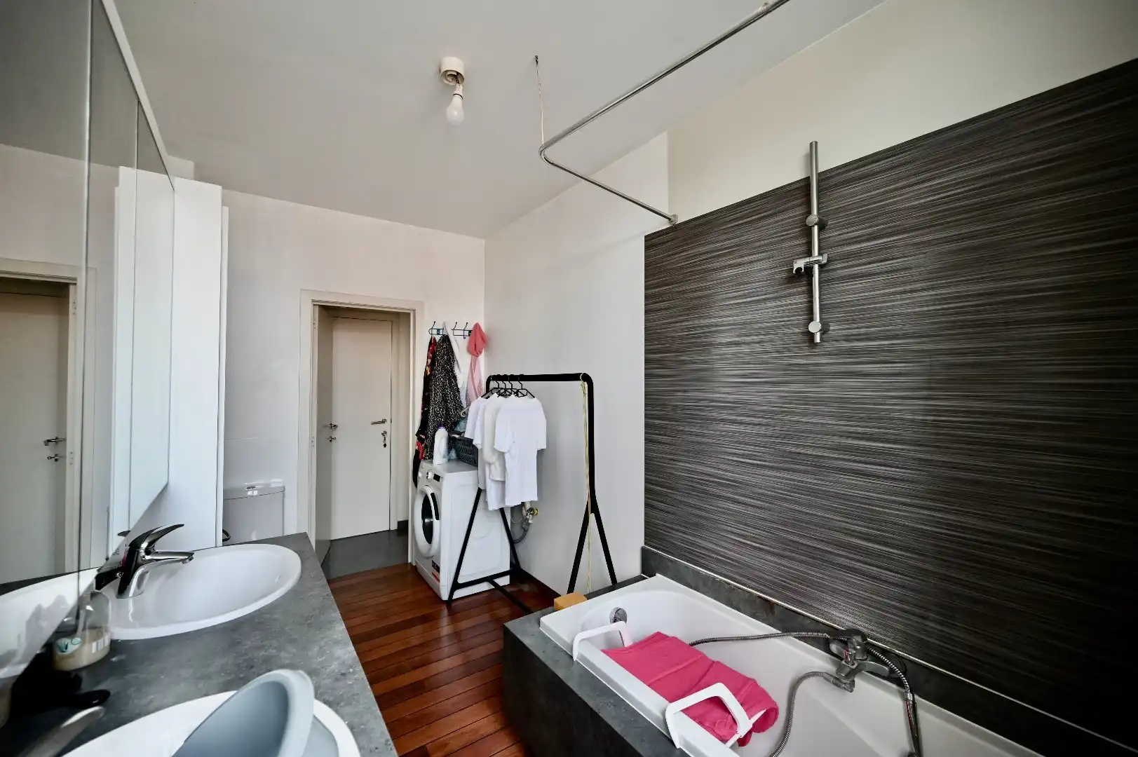 CENTRALE OPBRENGSTEIGENDOM MET 3 ENTITEITEN foto 16