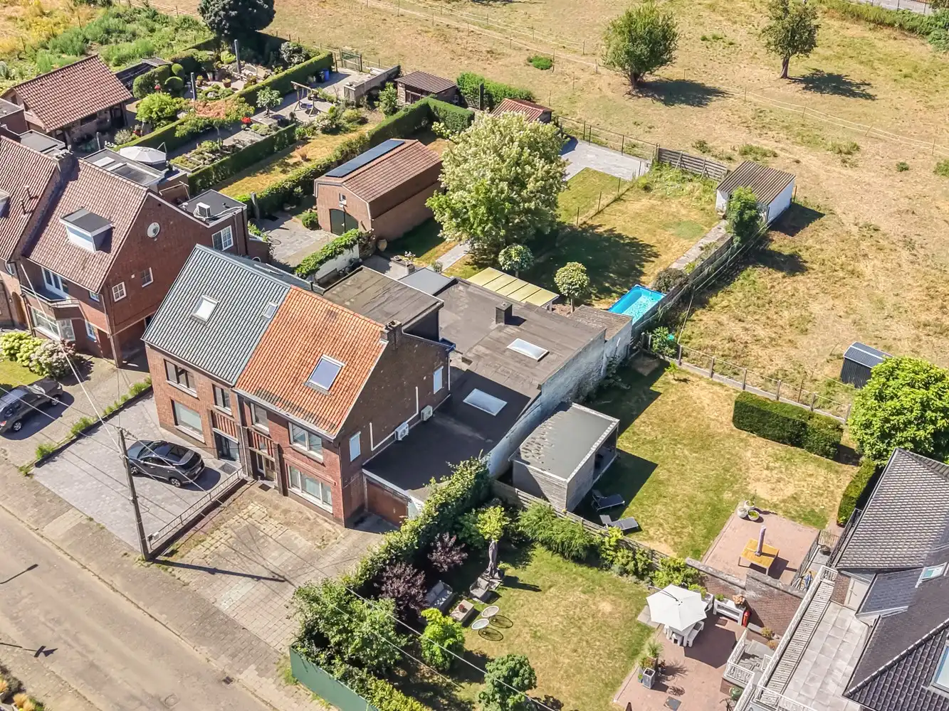 Gezinswoning met ruime garage, grote zolder en zonnige tuin foto 23