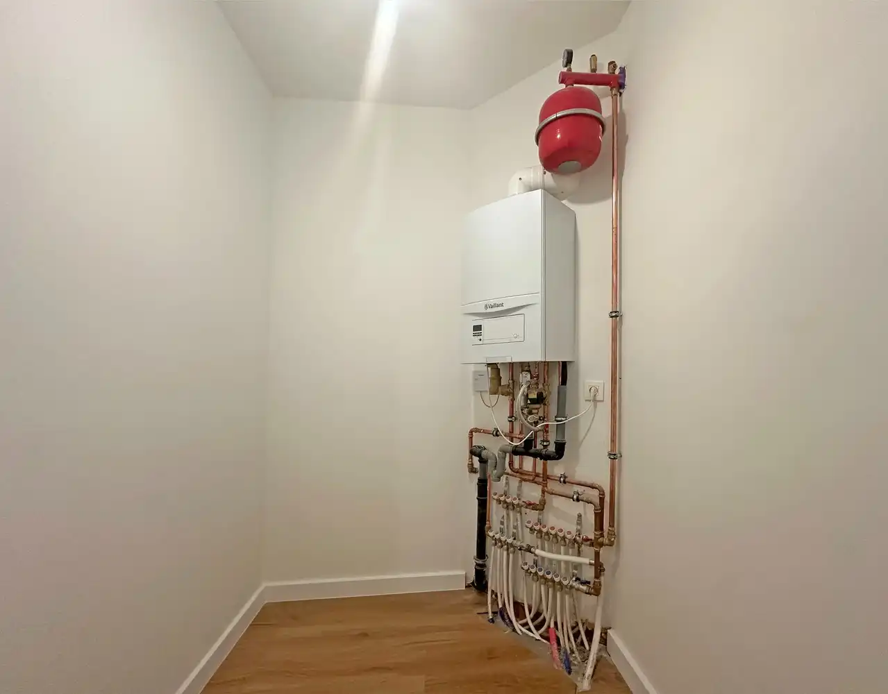 Volledig gerenoveerd appartement met twee slaapkamers op de grens van Borgerhout en Berchem! foto 8