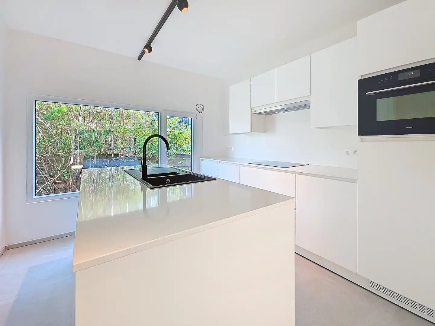 Gerenoveerde gezinswoning met tuin en garage te Nieuwpoort-Stad foto 4