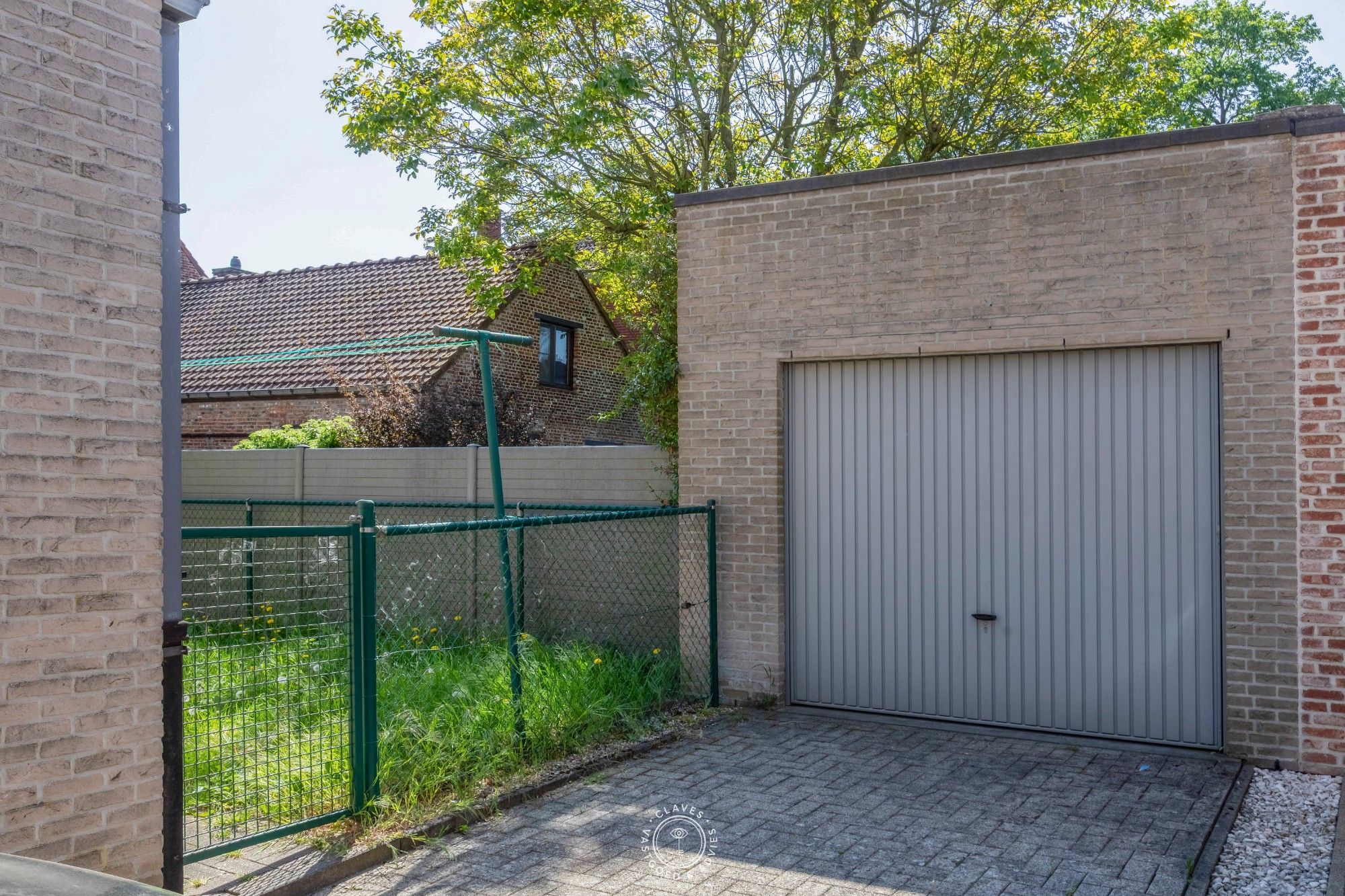 Lichtrijk gelijkvloers appartement met 3 slaapkamers, tuin en garage foto 15