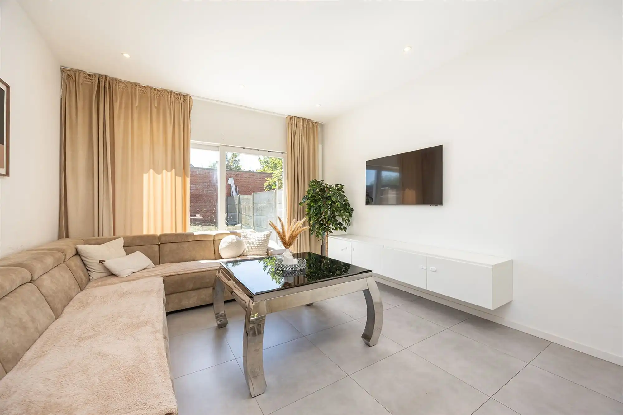 Instapklaar eengezinswoning met 3 slaapkamers en tuin foto 18