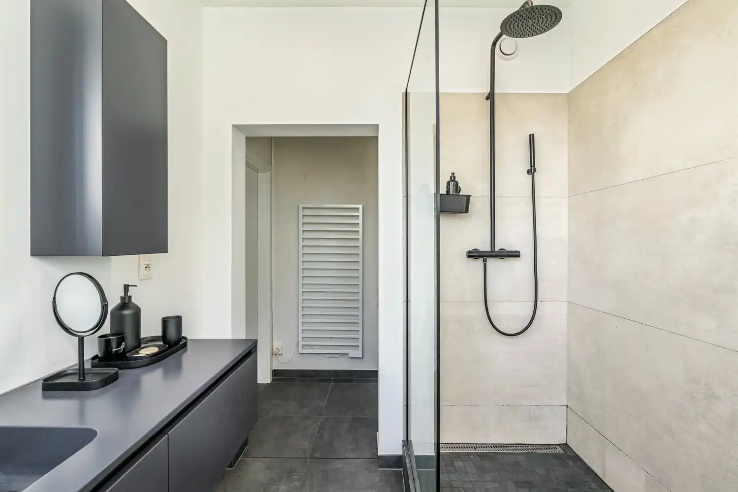 Instapklare gerenoveerde woning met 3 slaapkamers, 2 badkamers en garage foto 16