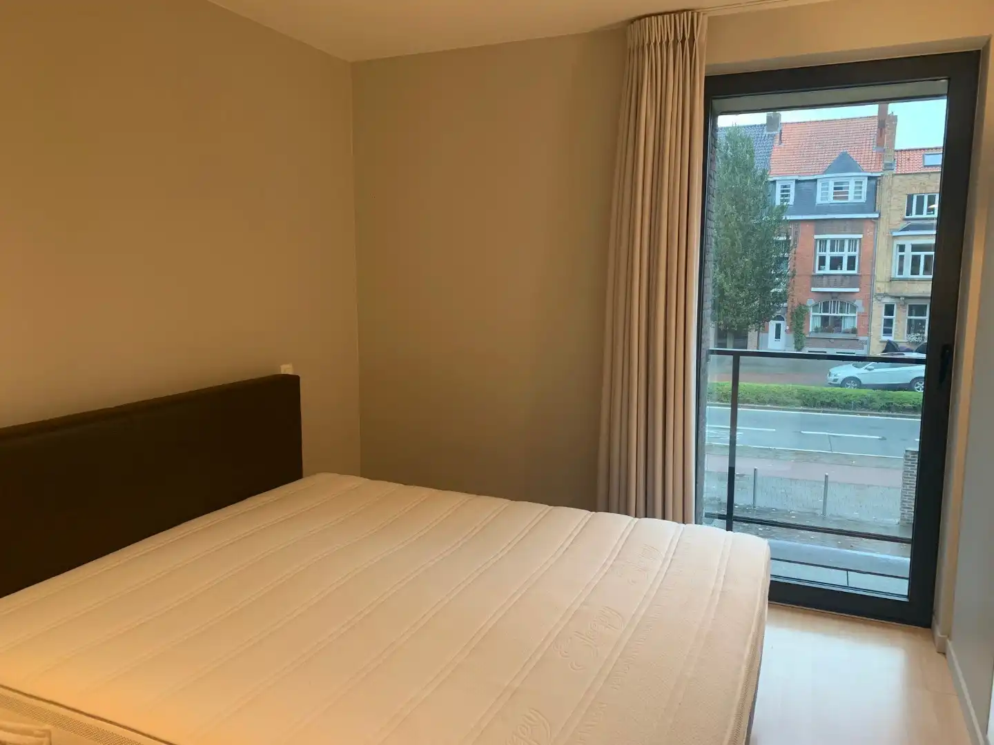 Ongemeubeld tweeslaapkamerappartement met berging én garagebox - prachtige ligging in Stil Ende Brugge foto 9