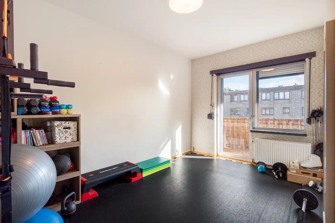 Instapklaar app. op 1e verd. met 2 slpk., balkon en garagebox foto 12