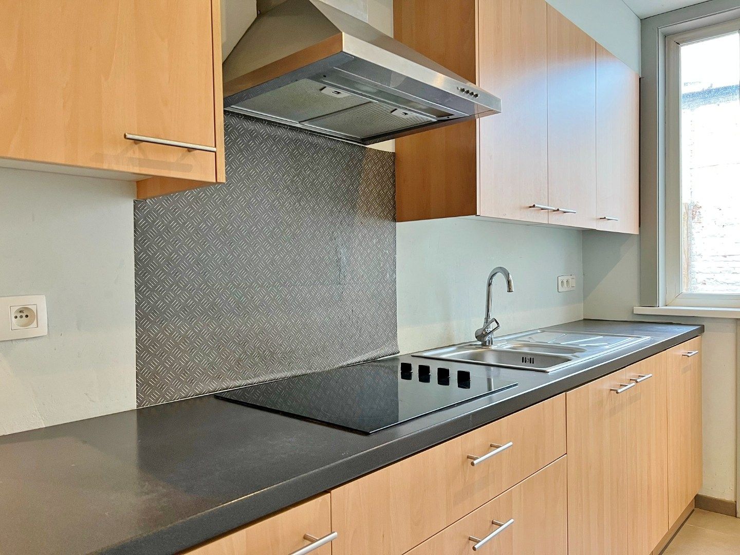 Rijwoning met 4 slaapkamers en koer  foto 6