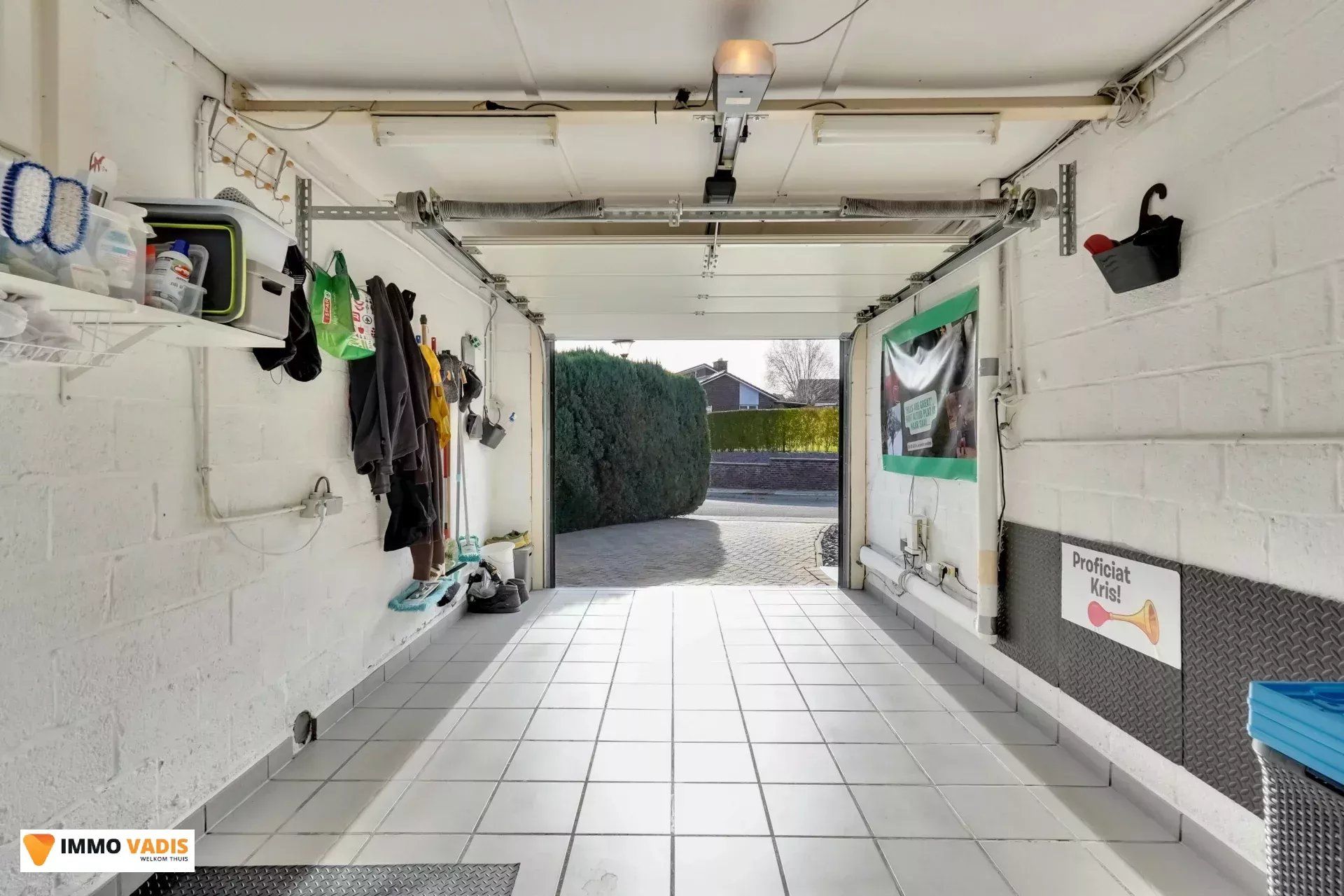 Uitstekend onderhouden HOB woning ,3slaapkamers en 2 garages foto 16