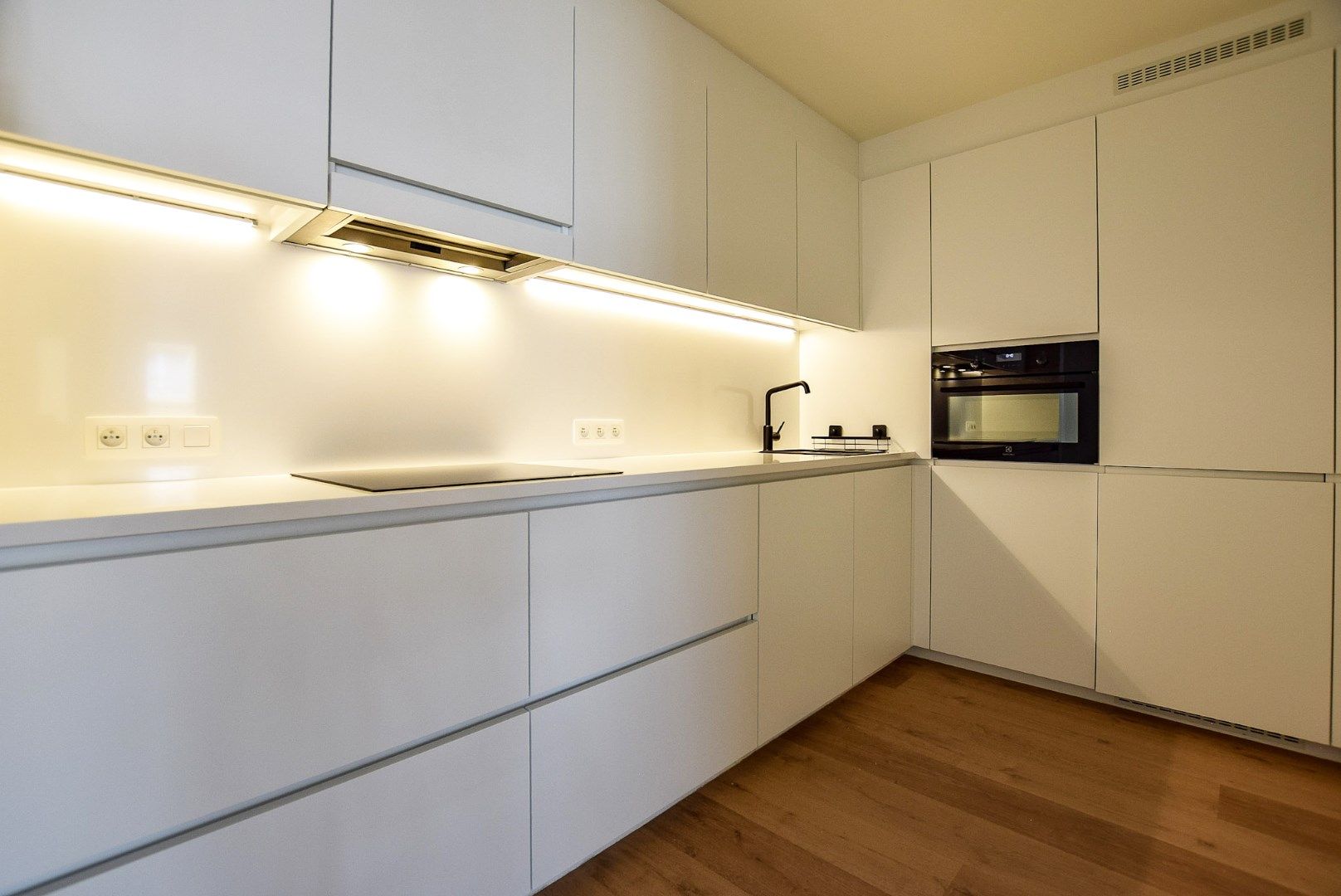 Energiezuinig (EPC A) instapklaar 2-slaapkamerappartement (81 m²) centraal gelegen te Koksijde-Bad.  foto 3