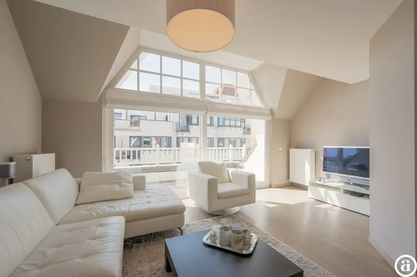 Zonnig en ruim duplex appartement met zuidgericht terras     foto 2