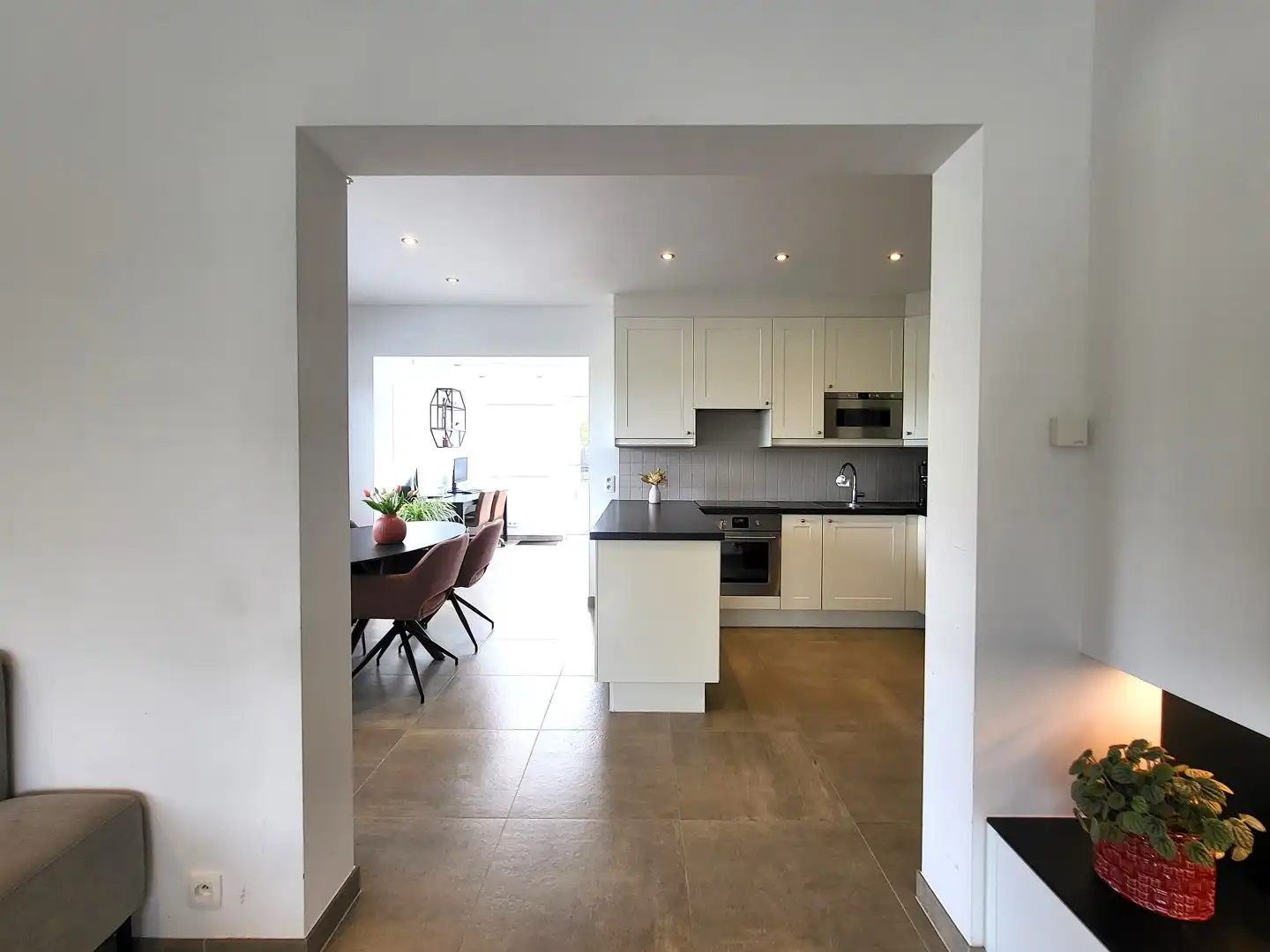 Gerenoveerde woning met garage en zonnige tuin in landelijke omgeving. Topper! foto 17