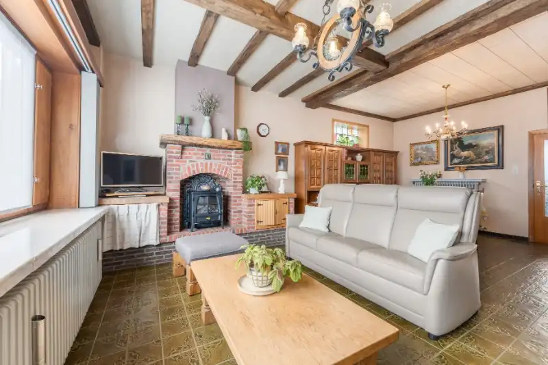 Charmante Open Bebouwing - 4 slpkmrs, ruime oprit en meer dan 150 m² opslagruimte! foto 2