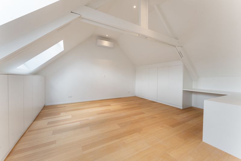 Rumbeke-'t Sterrebos. TWEEGEVEL-VILLA met hoogstaande afwerking, verfijnd interieur en ruime leefruimte. 3 slaapkamers en 2 badkamers. Exclusief mooi aanbod / uistekende ligging ! foto 15