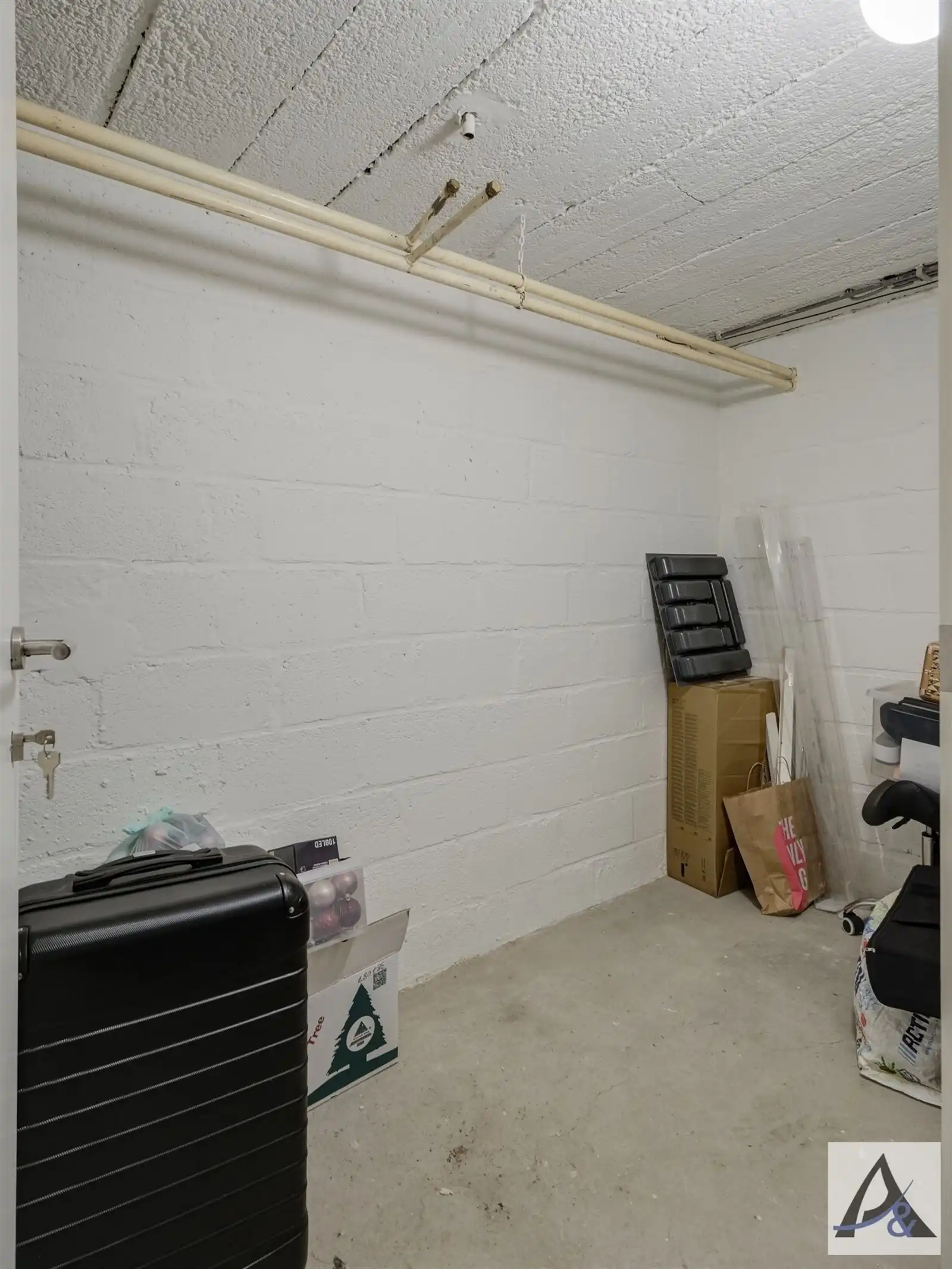 Instapklaar gelijkvloers appartement in hartje Bilzen met garage foto 20