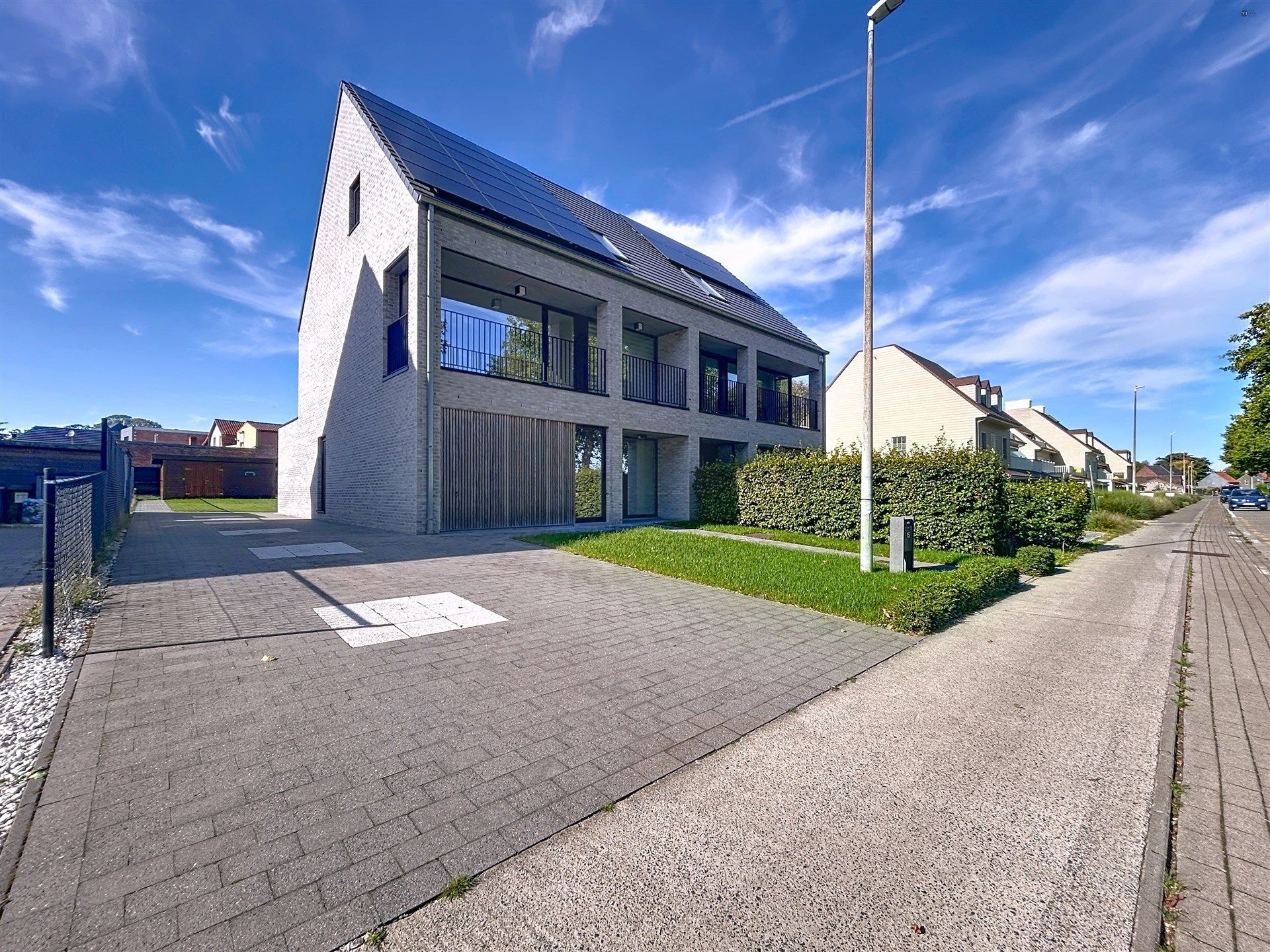 Recente energiezuinige (A-label) woning met weids zicht op natuur foto {{pictureIndex}}
