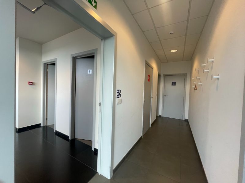 Kantoor van 350m² te huur op goede locatie in Sint-Denijs-Westrem. foto 6